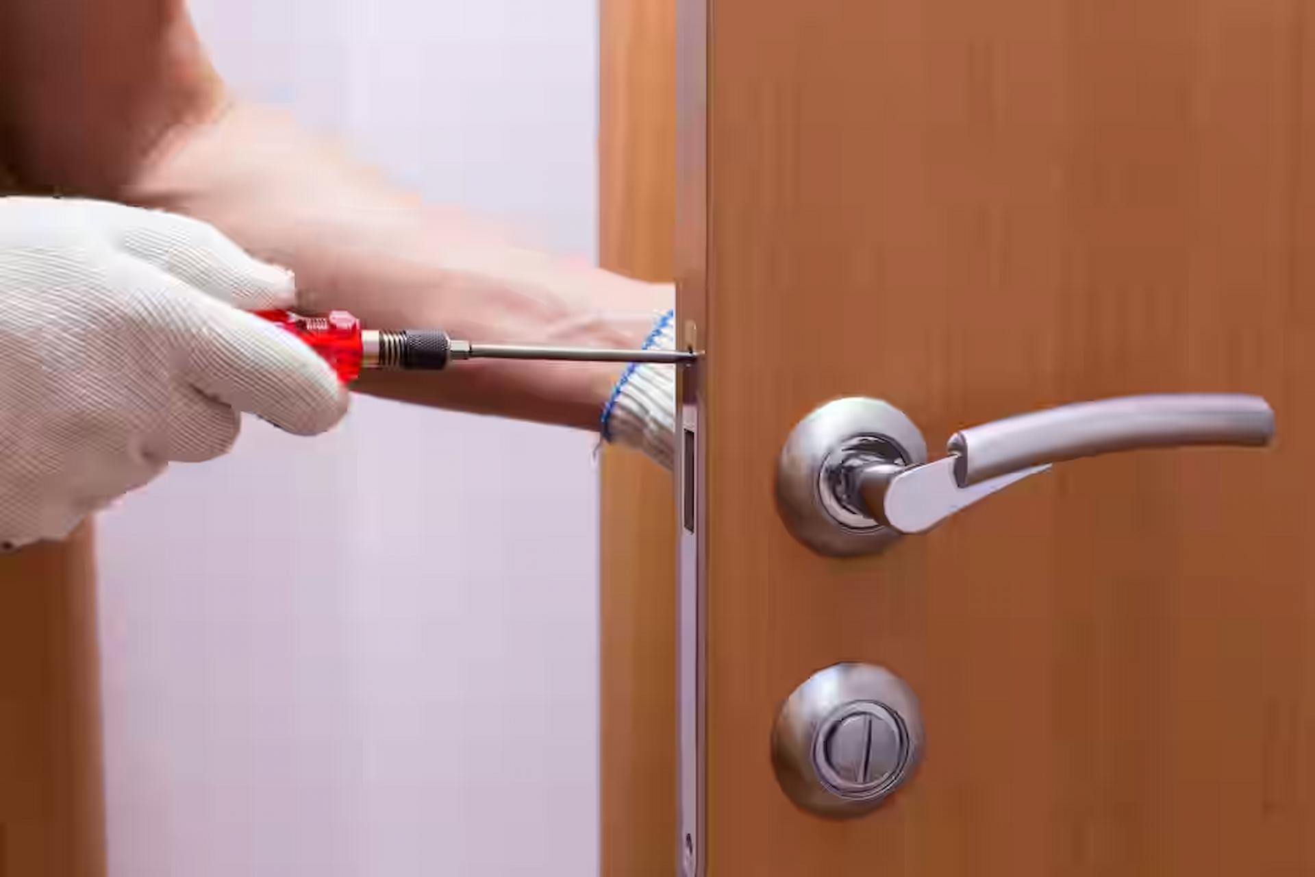 Save Money with Round-the-Clock Commercial Lock Services
