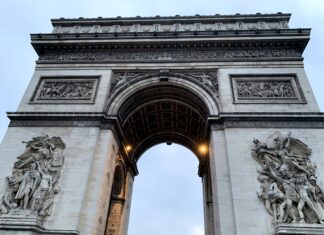 What Is an Arch Picture: A Guide to Posing, Photography, and Expression Arch Picture