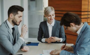 Pros and Cons of Hiring a Workers’ Comp Attorney Hiring a Workers’ Comp Attorney