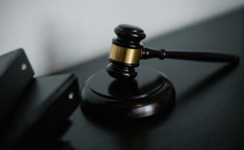 When Business Disputes Turn Legal: 8 Signs You Shouldn’t Ignore Business Disputes Turn Legal