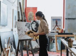 Exploring Career Paths That Blend Fine Arts and Education Career Paths That Blend Fine Arts and Education