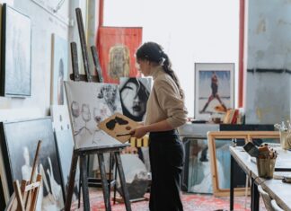 Exploring Career Paths That Blend Fine Arts and Education Career Paths That Blend Fine Arts and Education