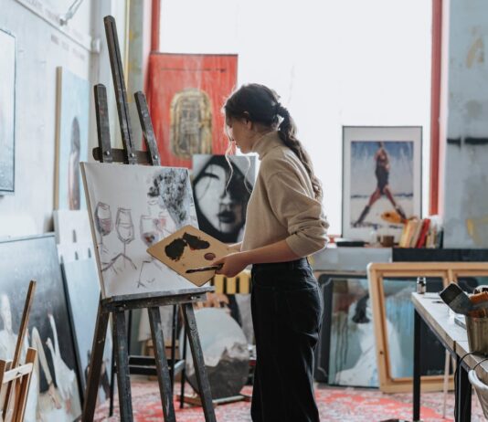 Exploring Career Paths That Blend Fine Arts and Education Career Paths That Blend Fine Arts and Education