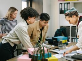 Simple Ways Better Communication Helps Small Teams Communication