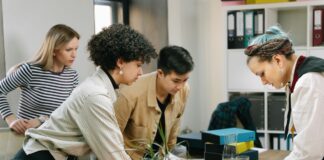 Simple Ways Better Communication Helps Small Teams Communication
