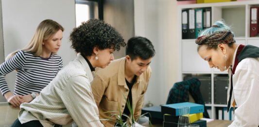 Simple Ways Better Communication Helps Small Teams Communication
