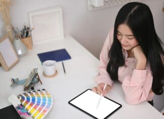 The Art of Crafting SEO Content That Engages and Converts Readers