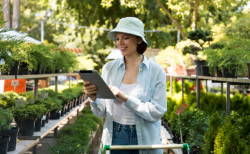 Why Embracing Technology Enhances Your Understanding of Greenhouse Systems Embracing Technology Enhances