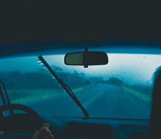 Emergency Windshield Replacement Services: Fast Mobile Response Options Emergency Windshield Replacement Services