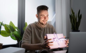 The Benefits of Employee Gifts: Enhancing Workplace Morale and Productivity Employee Gifts