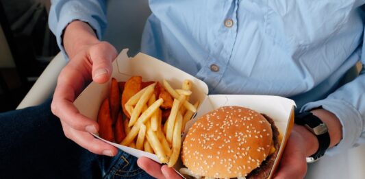 Hollywood’s Fast Food Culture: A Legendary Story from Red Carpets to Drive-Ins Hollywood’s Fast Food Culture
