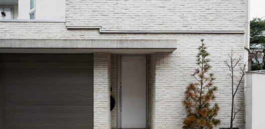 Enhancing Curb Appeal and Security with Modern Garage Door Solutions Garage Door