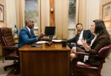 Why Hiring a Divorce Lawyer Is Essential for a Smooth Transition Hiring a Divorce Lawyer