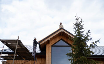 Why Hiring a Licensed Roofer is a Smart Choice Hiring a Licensed Roofer is a Smart Choice