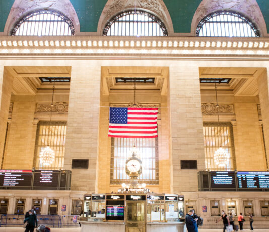 JPMorgan Chase Plans Marquee Downtown Branch as Two Locations Merge JPMorgan Chase