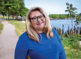 Kelly Bates Calls On Supporters To Respond Peacefully Regarding NBC 10 Kelly Bates