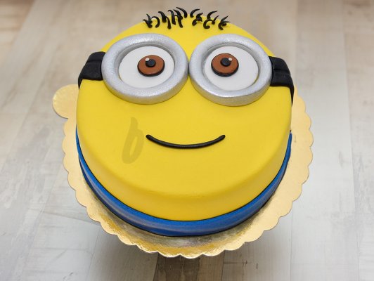 Minion Cake