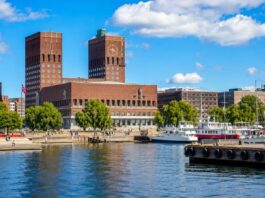 A Practical Guide to Exploring Oslo City Hall and the Surrounding Waterfront Oslo City