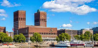A Practical Guide to Exploring Oslo City Hall and the Surrounding Waterfront Oslo City