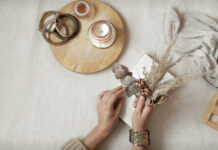 How To Pair Flower-Scented Candles With Your Interior Palette Pair Flower-Scented Candles