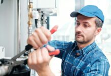 Professional Plumbers vs DIY Solutions: A Decision Factor for Charlotte NC Homeowners Plumbers vs DIY Solutions