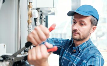 Professional Plumbers vs DIY Solutions: A Decision Factor for Charlotte NC Homeowners Plumbers vs DIY Solutions