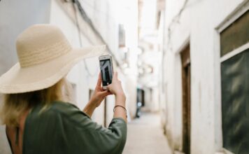 Protect Your Phone While Traveling With These Handy Accessories Protect Your Phone