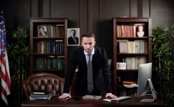 How To Find The Right Lawyer For Your Case: 8 Key Tips Right Lawyer