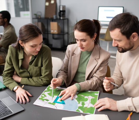 A Comprehensive Guide To Building a Sustainable, Self-Funded Startup Business Self-Funded Startup Business