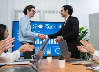How to Choose Between Starting a Business or Buying a Franchise Starting a Business or Buying a Franchise