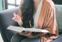 The Essential Benefits of Speaking With an Online Therapist Online Therapist