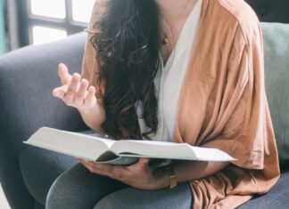 The Essential Benefits of Speaking With an Online Therapist Online Therapist
