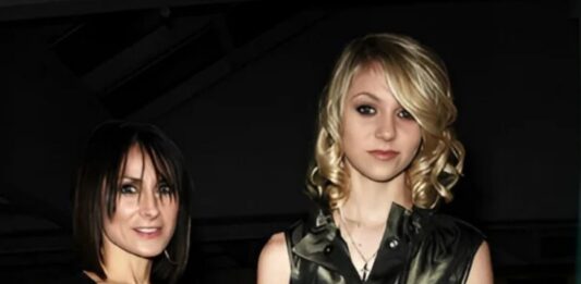 The Parents Behind The Fame: Michael & Colette Momsen The Parents Behind The Fame Michael & Colette Momsen