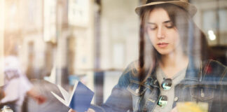 How To Manage Your Finances and Avoid Hidden Fees While Travelling Overseas How To Manage Your Finances and Avoid Hidden Fees While Travelling Overseas