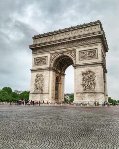 What Is an Arch Picture: A Guide to Posing, Photography, and Expression