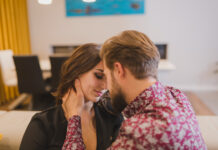 How Emotionally Unavailable High-end Professionals Mask Disconnection Through Structured Romance signs of emotional